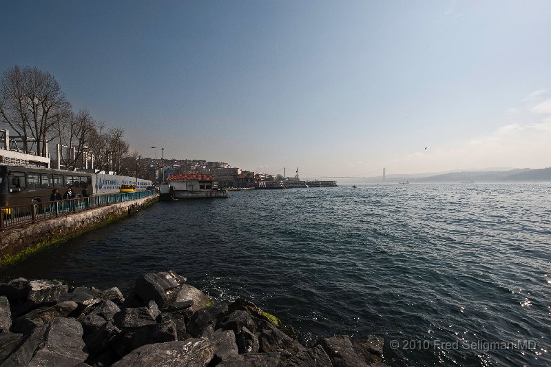 20100403_102151 D3.jpg - Bosphorus from Besiktas terminus